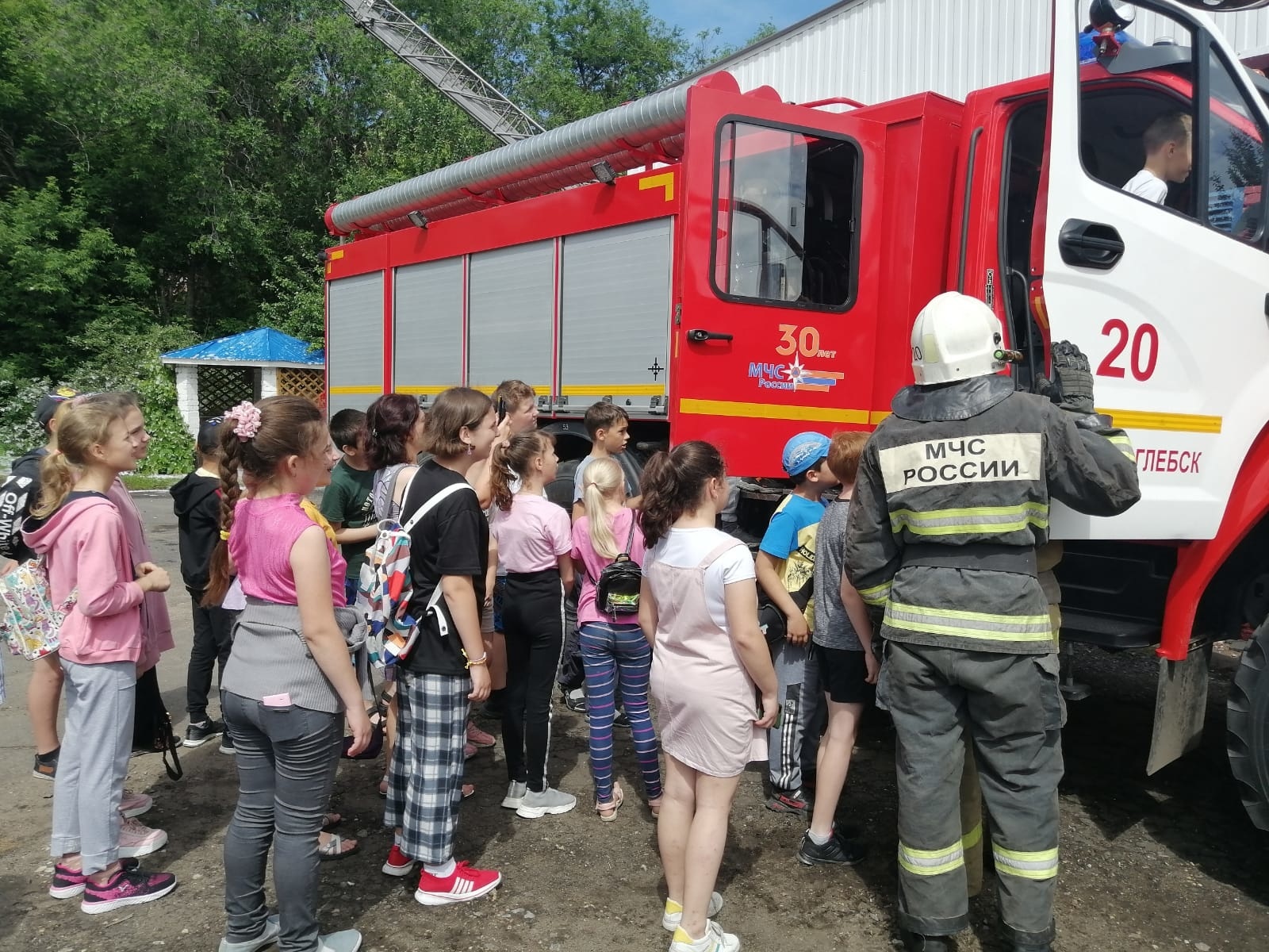 Юные гости посетили пожарно-спасательную часть | 12.08.2021 | Воронеж -  БезФормата