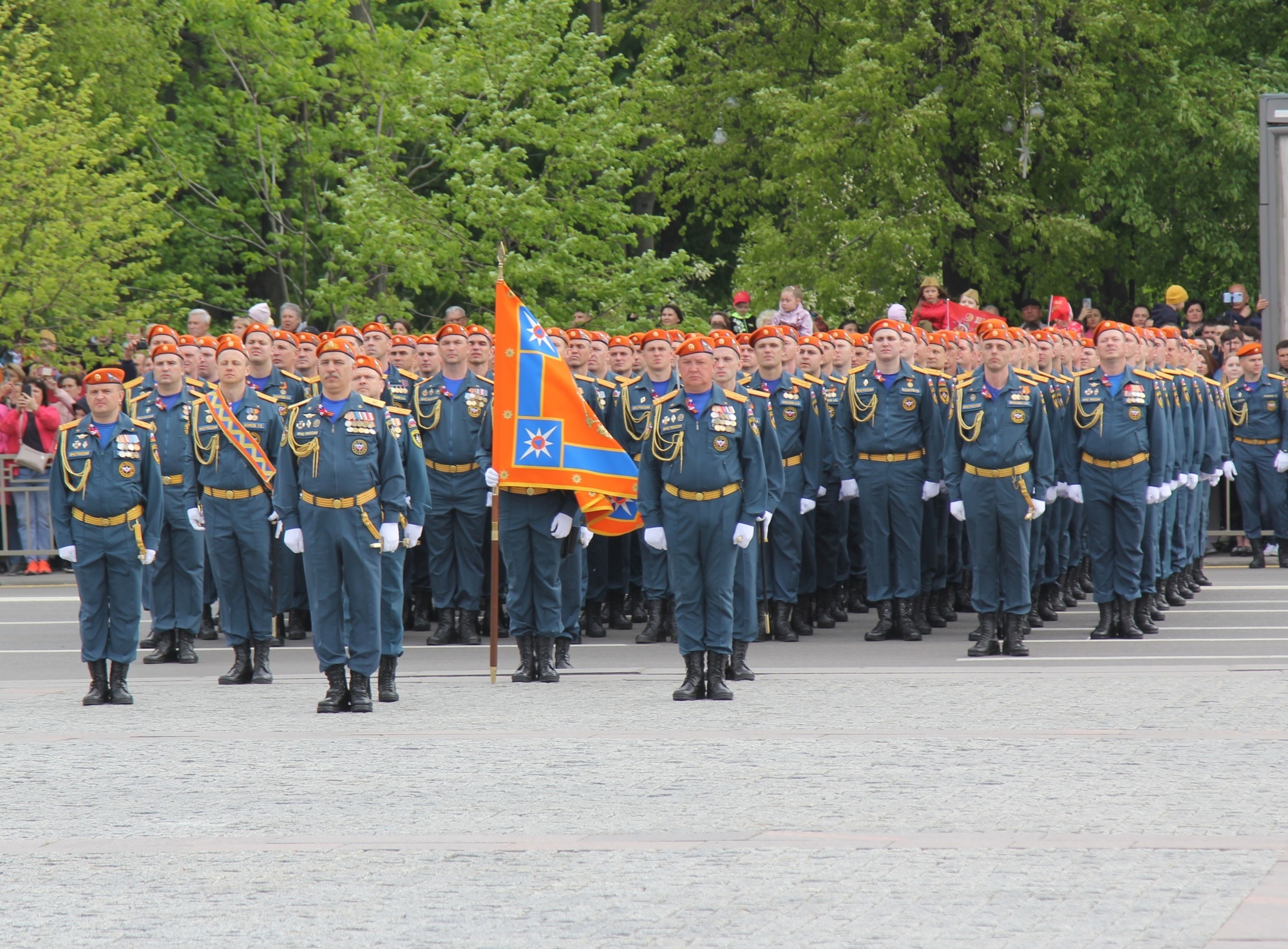 На главной площади Воронежа – пaрадный расчет МЧС Рoссии - Новости -  Главное управление МЧС России по Воронежской области