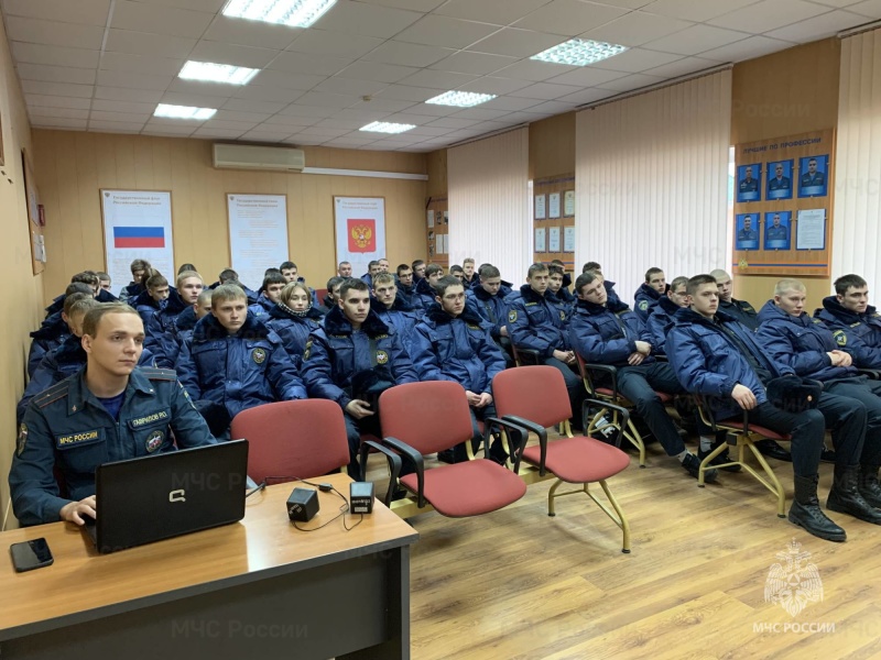 Экскурсия по специальной пожарно-спасательной части для студентов и школьников